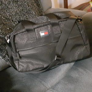 NWT TOMMY HILFIGER GYM/EVERY DAY/OVERNIGHT BLACK NYLON BAG WITH DOUBLE STRAPS
